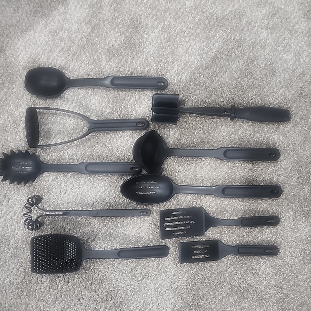 12 pampered chef utensils